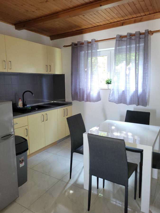 Apartments Vukovic Selce Exterior photo